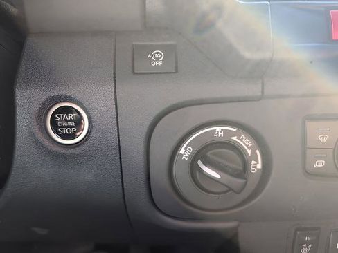 Used 2025 Nissan Frontier PRO-4X w/ Pro Convenience Package image 13