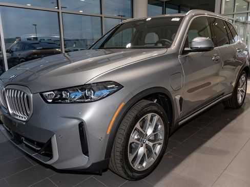 New 2026 BMW X5 xDrive50e w/ Climate Comfort Package AWD/4WD image 3
