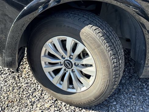 Used 2023 Nissan Armada SV image 3