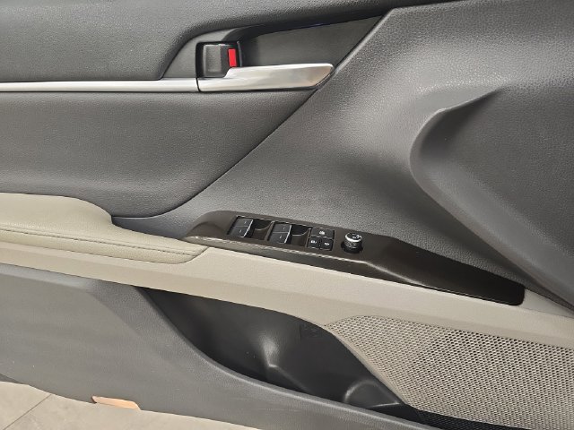 Used 2023 Toyota Camry XSE FWD image 33