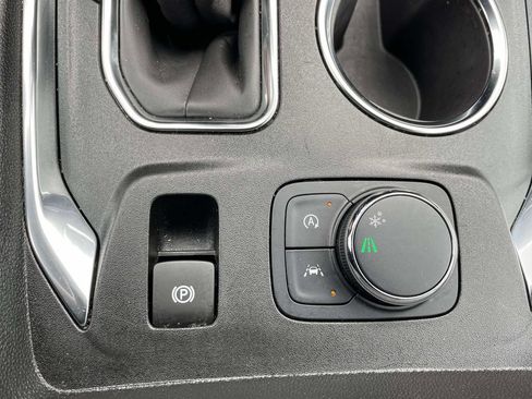 Used 2023 Chevrolet Traverse LT FWD image 31
