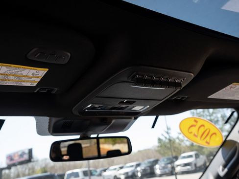 Used 2025 Ford F450 Platinum w/ FX4 Off-Road Package image 49