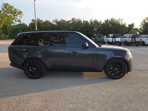 Used 2025 Land Rover Range Rover SE AWD/4WD image 6