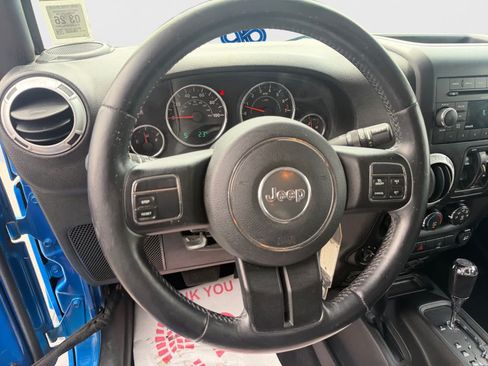 Used 2015 Jeep Wrangler Unlimited Sahara AWD/4WD image 15