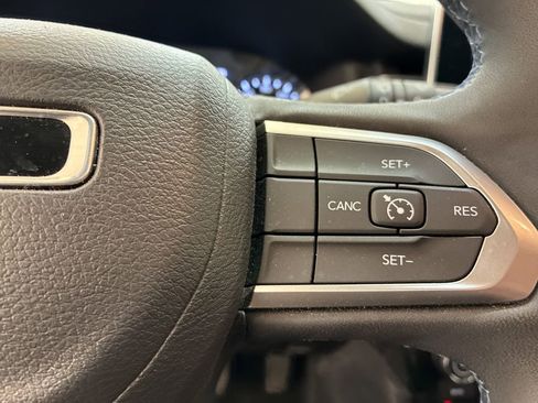 Used 2022 Jeep Compass Latitude FWD image 23