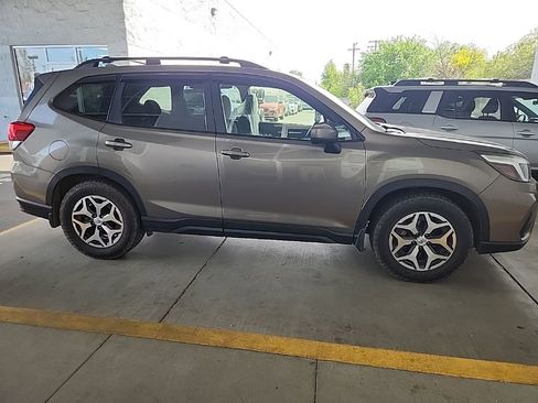Used 2020 Subaru Forester Premium image 4