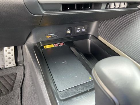 Used 2025 Toyota Camry SE image 39