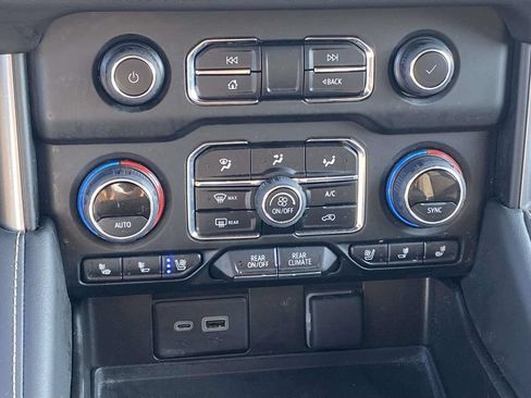 Used 2024 Chevrolet Tahoe Premier AWD/4WD image 28