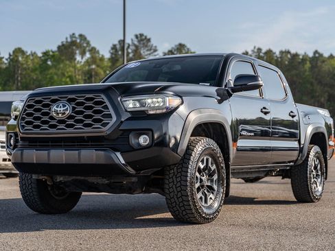 Used 2022 Toyota Tacoma TRD Off-Road w/ Technology Package AWD/4WD image 3