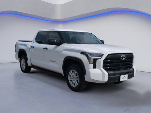Used 2024 Toyota Tundra SR5 w/ SR5 Convenience Package AWD/4WD image 10