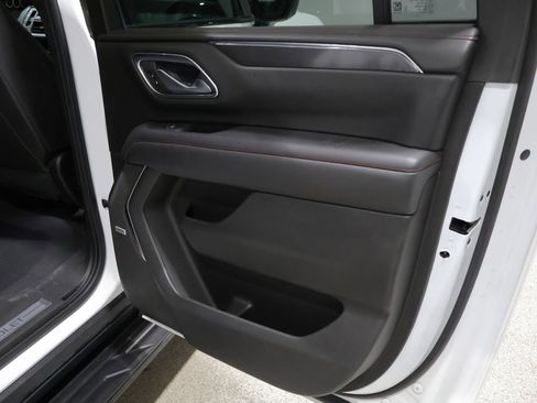 Used 2021 Chevrolet Suburban RST AWD/4WD image 25