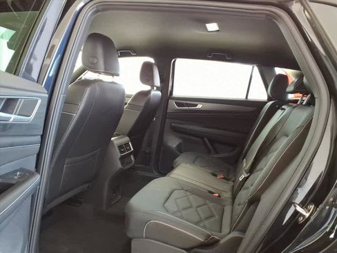 Certified 2024 Volkswagen Atlas Cross Sport SE FWD image 17