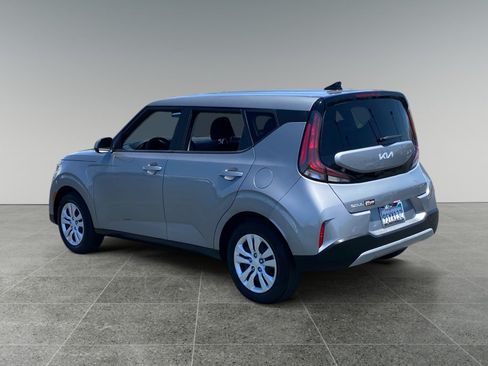 Used 2025 Kia Soul LX FWD image 3