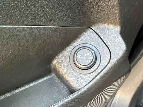 Used 2024 GMC Terrain SLT FWD image 27