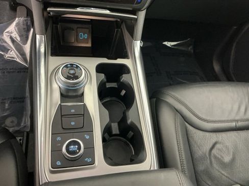 Used 2020 Ford Explorer Platinum image 22