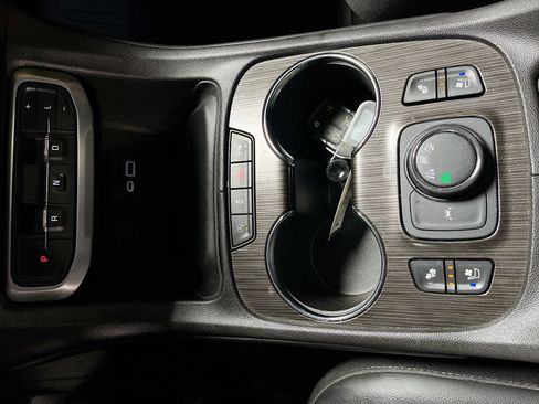 Used 2022 GMC Acadia SLT w/ Elevation Edition AWD/4WD image 17