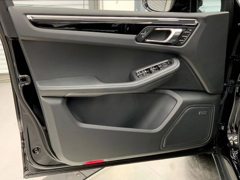 New 2026 Porsche Macan AWD/4WD image 18