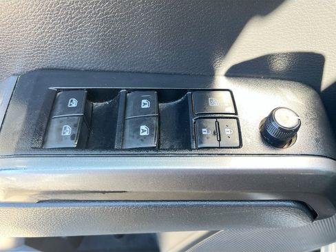 Used 2023 Toyota Tacoma SR5 RWD image 17