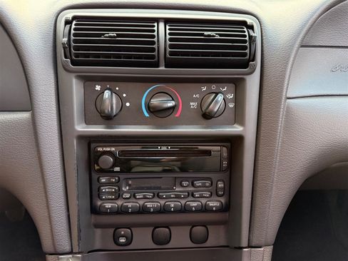 Used 2002 Ford Mustang Convertible image 8