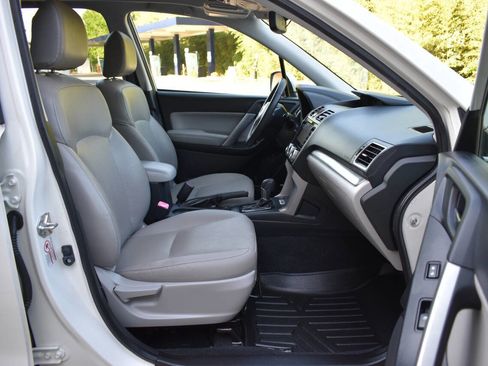 Used 2016 Subaru Forester 2.5i Touring w/ Eyesight & Navigation System image 8