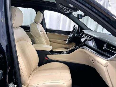 Used 2023 Jeep Grand Cherokee 4WD 4xe w/ Luxury Tech Group II image 11