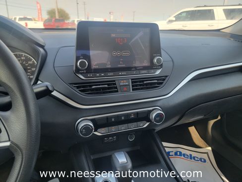 Used 2022 Nissan Altima 2.5 SV image 22