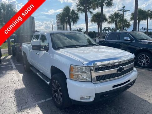 Used 2011 Chevrolet Silverado 1500 LTZ w/ Max Trailering Pack AWD/4WD image 2