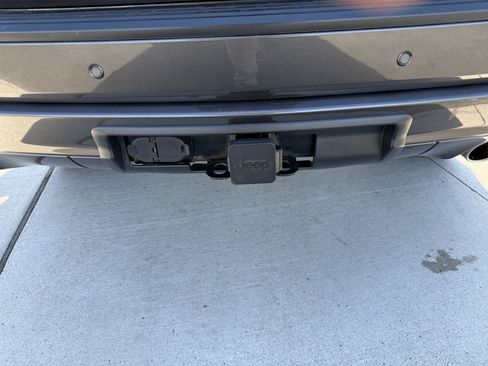 Used 2020 Jeep Grand Cherokee Altitude AWD/4WD image 9