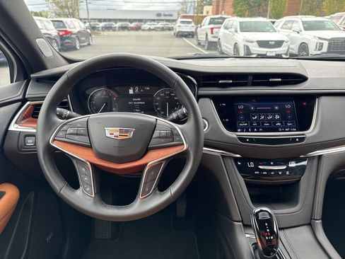 Used 2025 Cadillac XT5 Premium Luxury image 13
