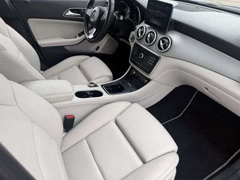 Used 2017 Mercedes-Benz GLA 250 4MATIC w/ Premium Package image 13