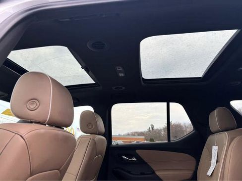 Used 2023 Chevrolet Traverse Premier image 25