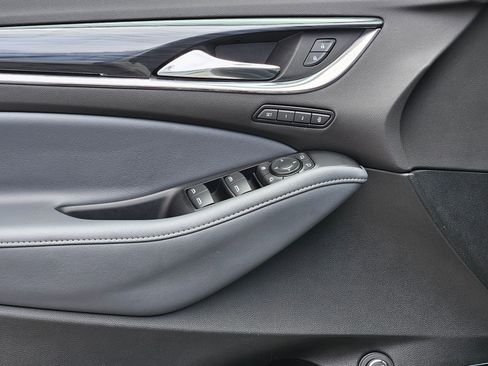 Used 2024 Buick Enclave Premium image 18