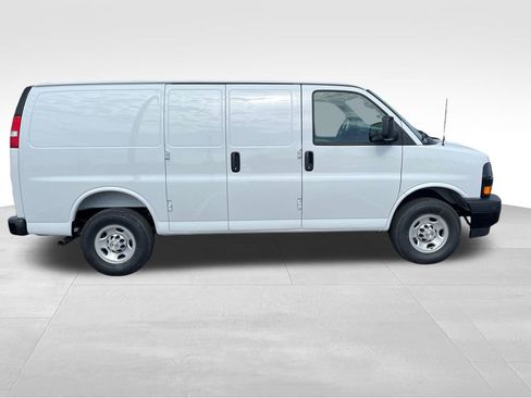 New 2026 Chevrolet Express 2500 RWD image 6