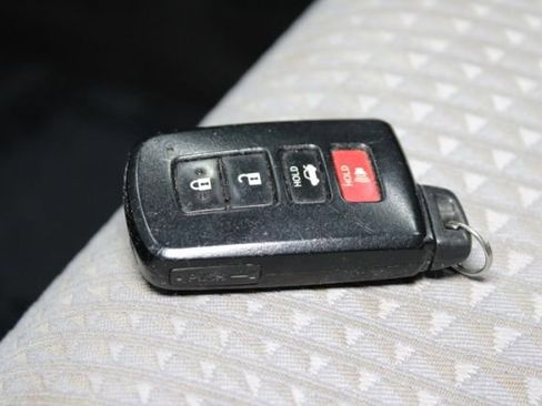 Used 2014 Toyota Camry SE image 15