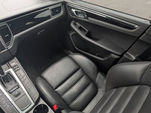 Used 2018 Porsche Macan Turbo w/ Premium Package Plus image 11