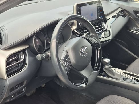 Used 2019 Toyota C-HR XLE FWD image 10