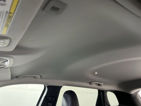 Used 2019 Jeep Cherokee Limited image 24