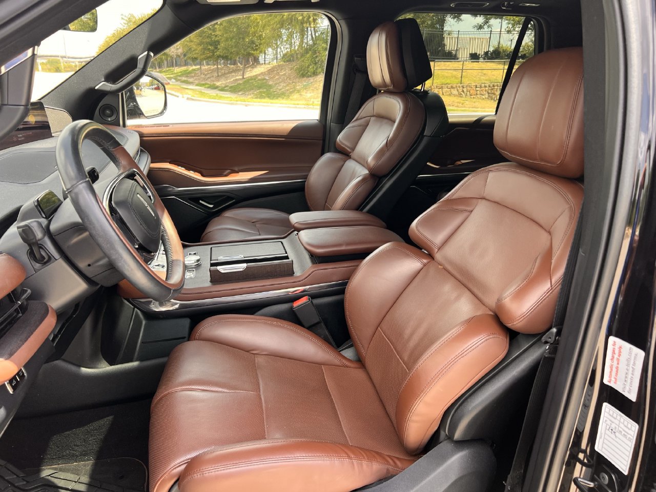 Used 2025 Lincoln Navigator Reserve AWD/4WD image 21