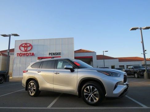 Used 2022 Toyota Highlander XLE image 15