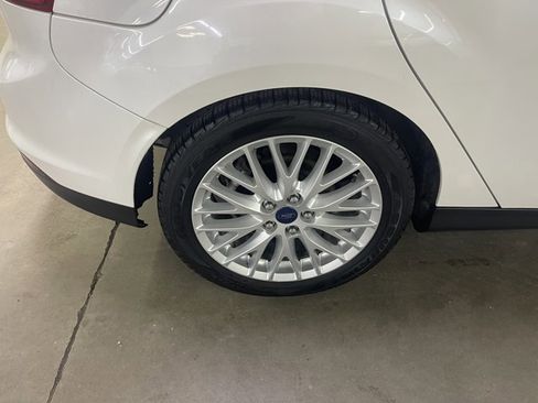 Used 2014 Ford Focus Titanium FWD image 13