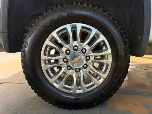 Used 2023 Chevrolet Silverado 2500 High Country w/ Safety Package II AWD/4WD image 9