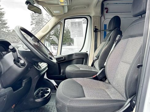 Used 2021 RAM ProMaster 2500 w/ Convenience Group FWD image 9