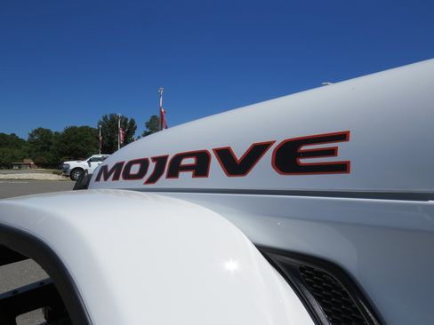 New 2025 Jeep Gladiator Mojave image 15