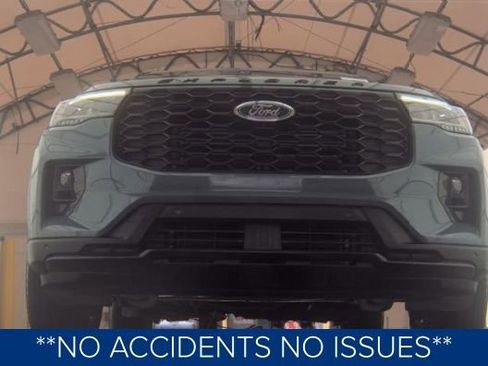 Used 2025 Ford Explorer ST-Line image 3