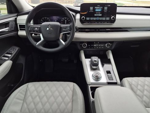 Used 2024 Mitsubishi Outlander SEL FWD image 17