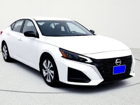 Used 2024 Nissan Altima 2.5 S image 1