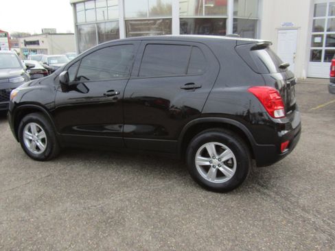 Used 2020 Chevrolet Trax LS image 2