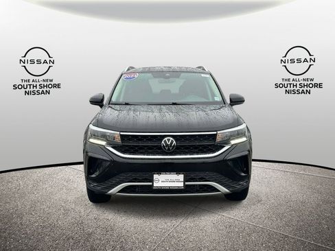 Used 2024 Volkswagen Taos SE image 9