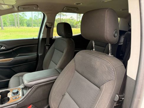 Used 2023 GMC Acadia SLE w/ Driver Convenience Package FWD image 10