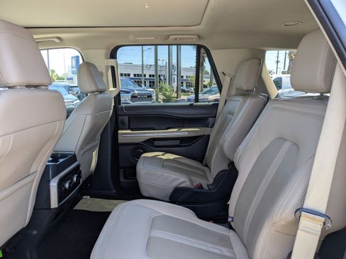 Used 2022 Ford Expedition Limited image 15
